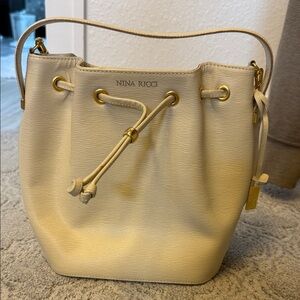 Nina Ricci Elegant Cream Shoulder Bag